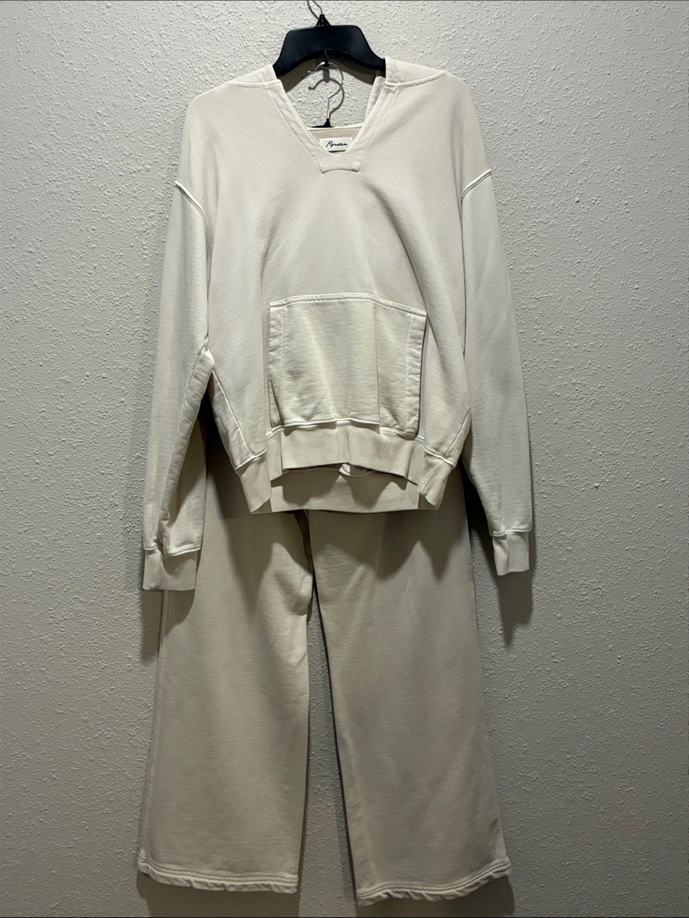 Rowan Cream V-Neck Sweatshirt and Sweatpants Set